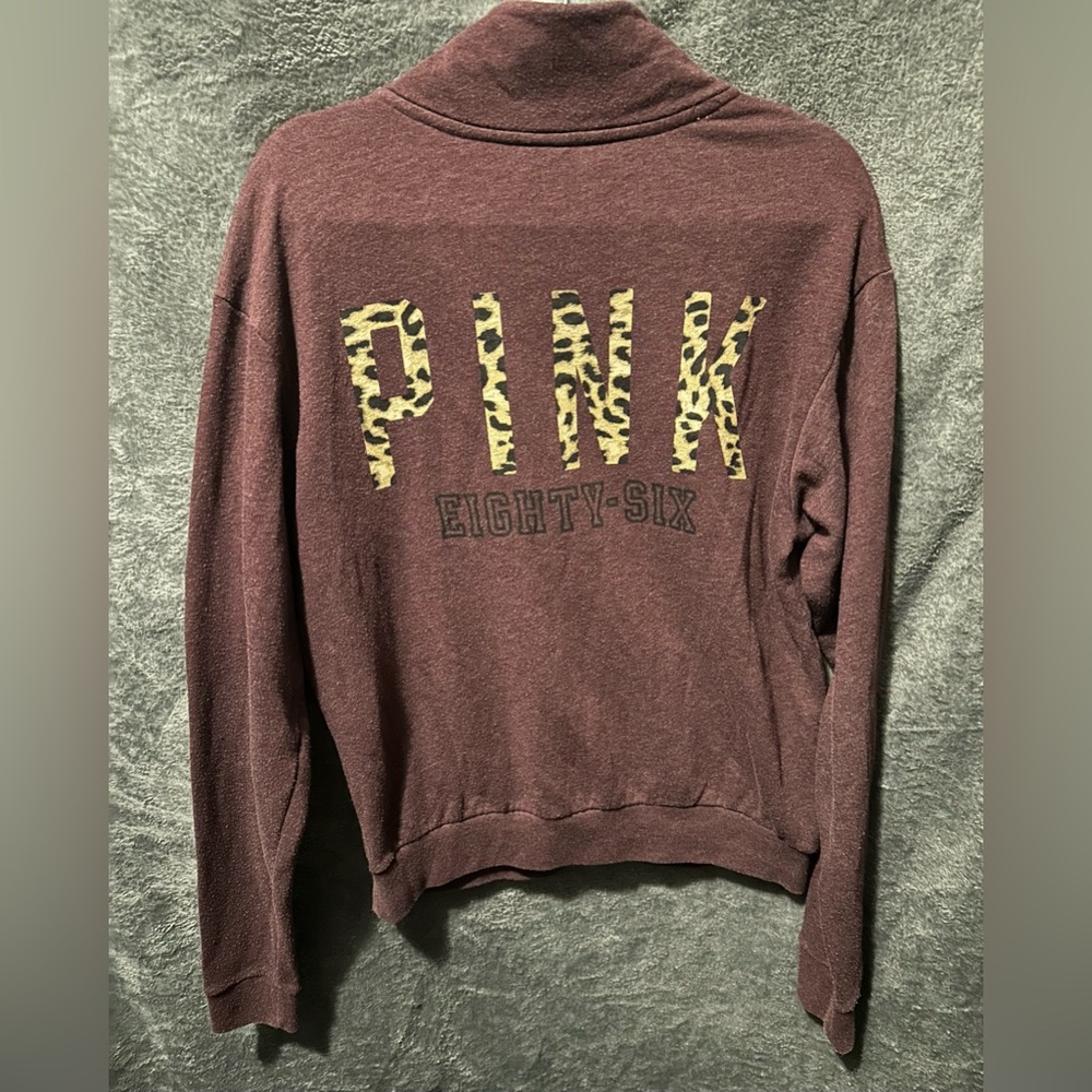 PINK VICTORIA SECRET SWEAT SHIRT, SIZE XS.